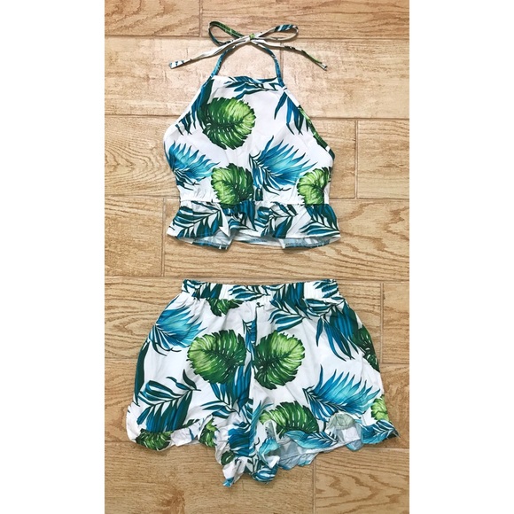 Halter Crop Top & High Waist Shorts Set - Picture 2 of 7